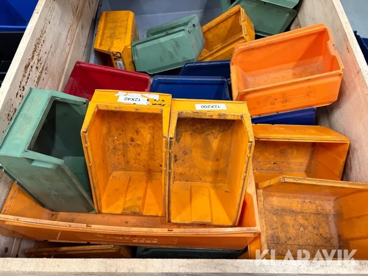 Billede 11 - Stort lot plastik kasser til opbevaring 5 paller