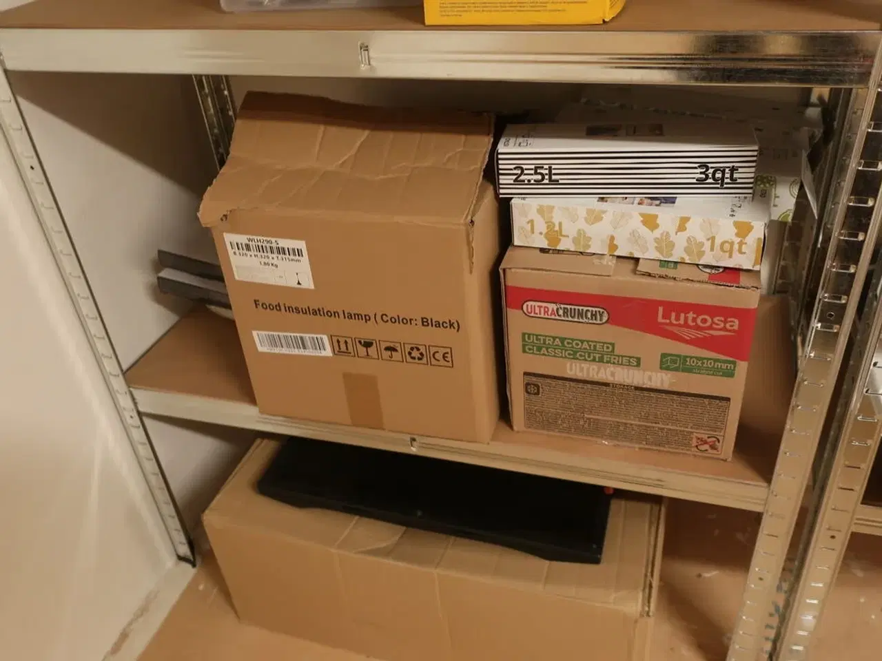 Billede 5 - 2 stk. reoler med indhold