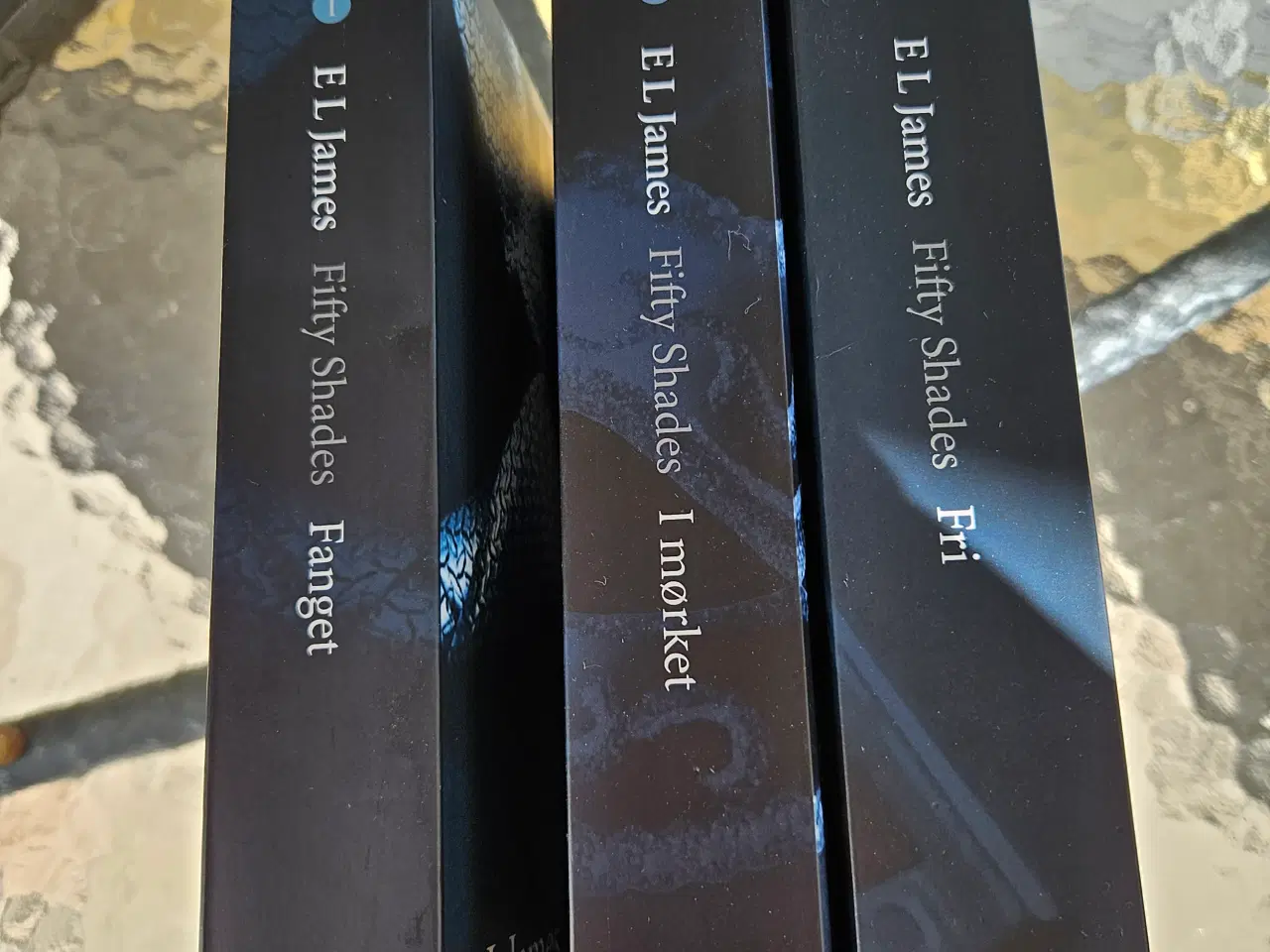 Billede 3 - LÆSNING TIL FERIEN FIFTY SHADES TRILOGIEN 