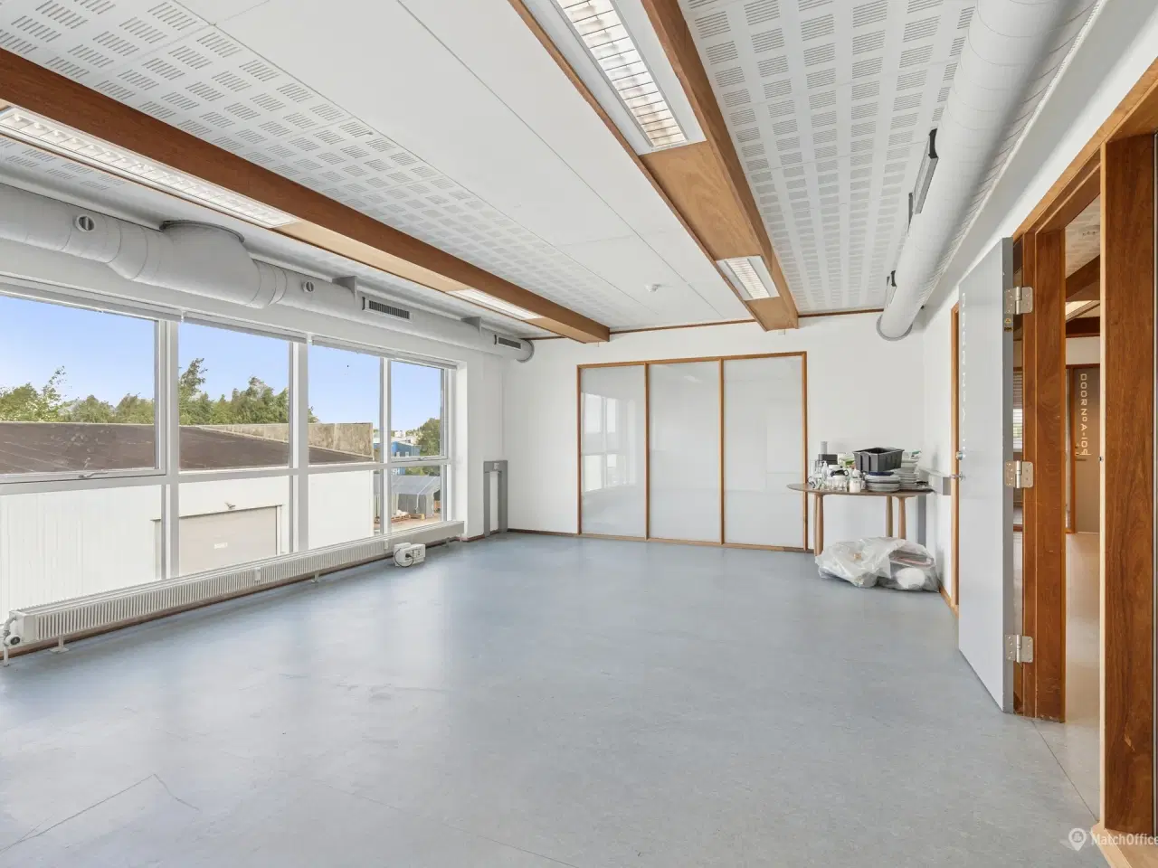 Billede 1 - Nyistandsatte kontor- og lagerlokaler på 1. sal med adgang til elevator