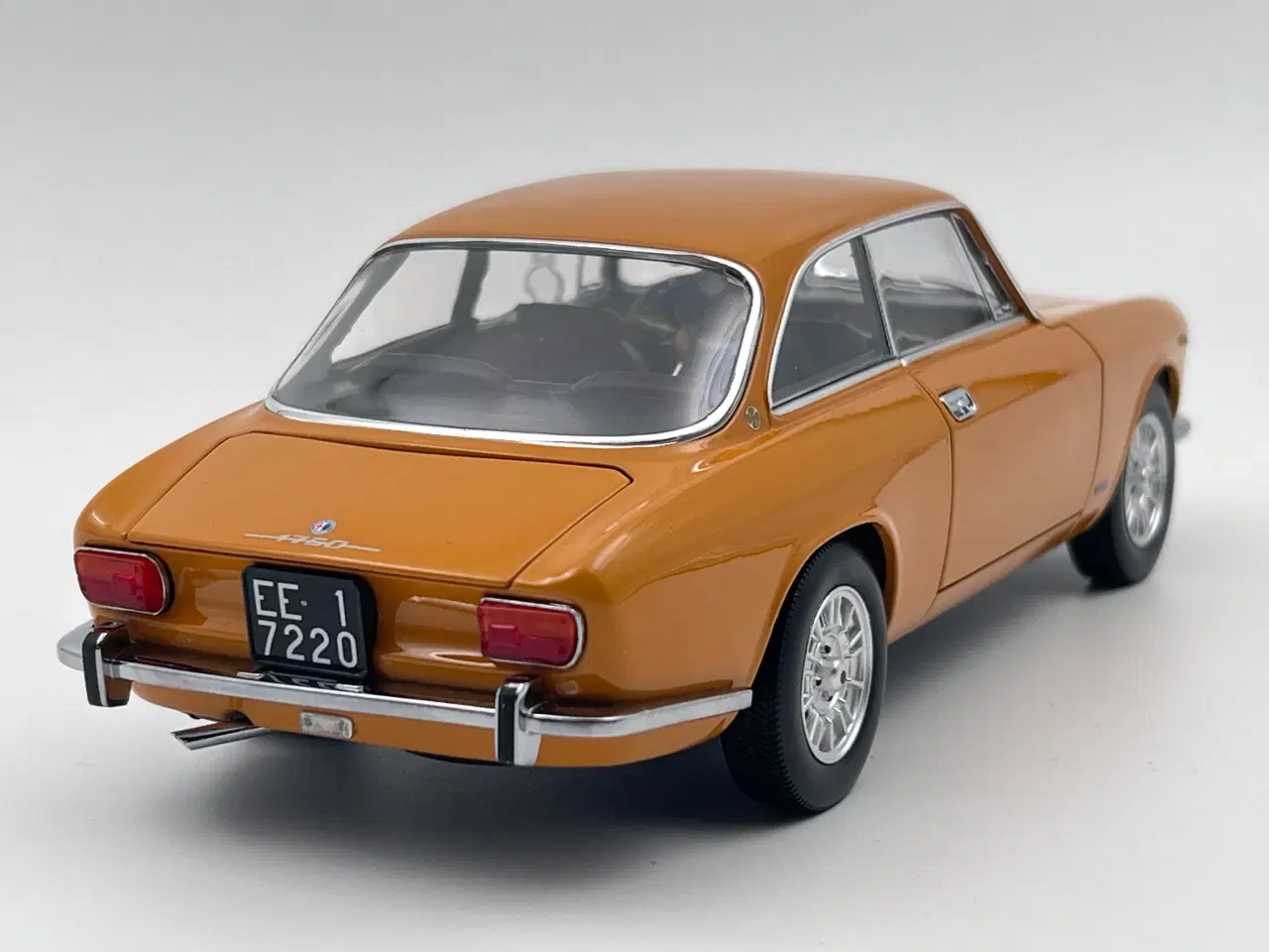 Billede 3 - 1970 Alfa Romeo 1750 GTV 1:18  Super flot