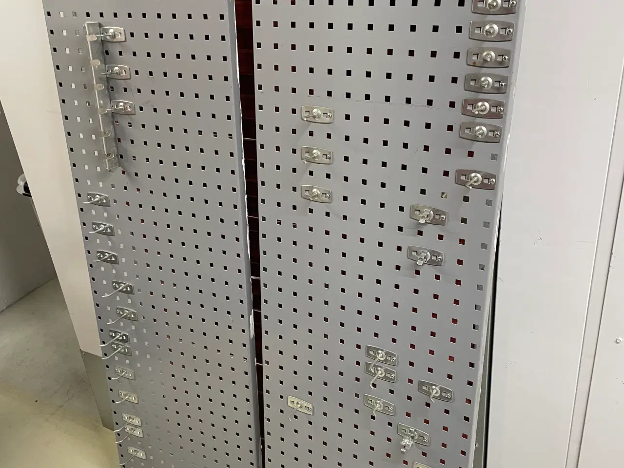 Billede 1 - Opslagstavle til værktøj