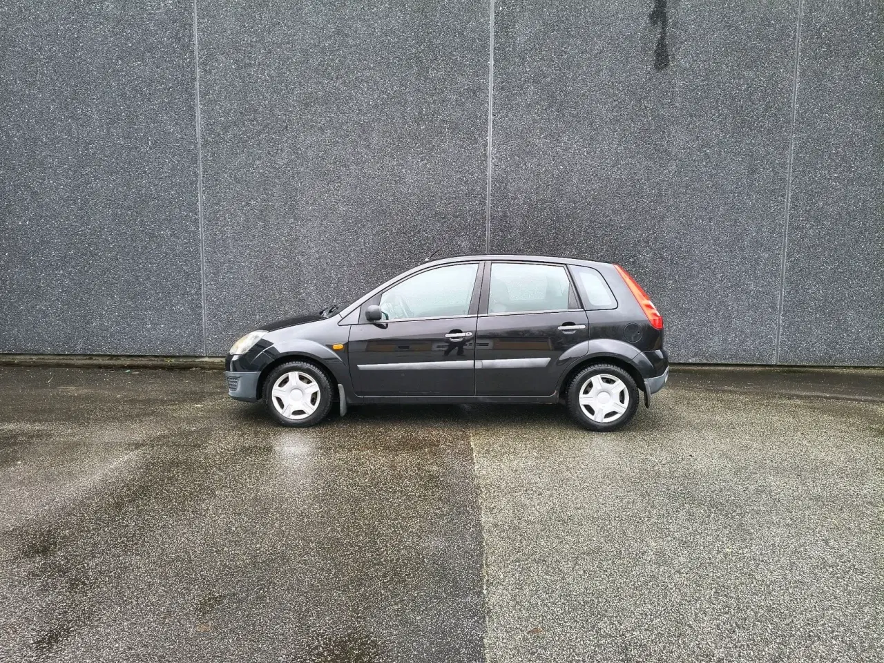 Billede 1 - Ford Fiesta 1,3 Ambiente 70HK 5d