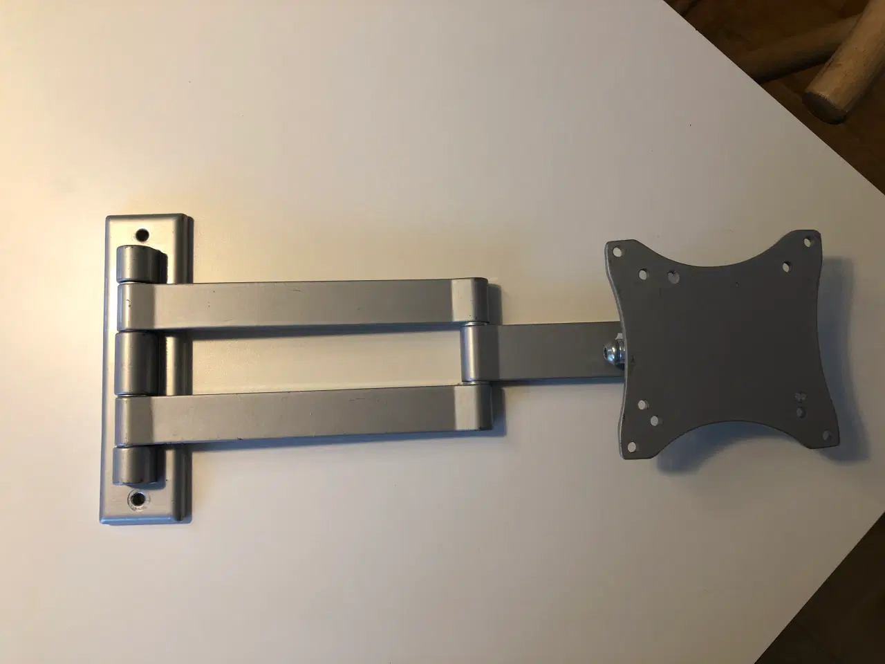 Billede 3 - Vægbeslag til TV VESA 100x100