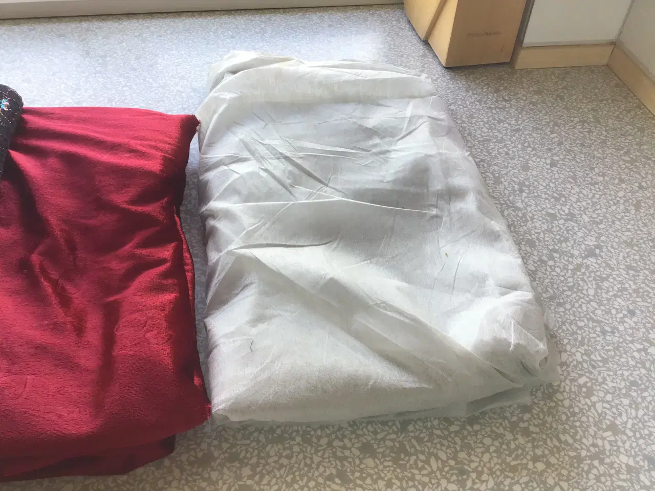 Billede 6 - Stof i mange meter og farver