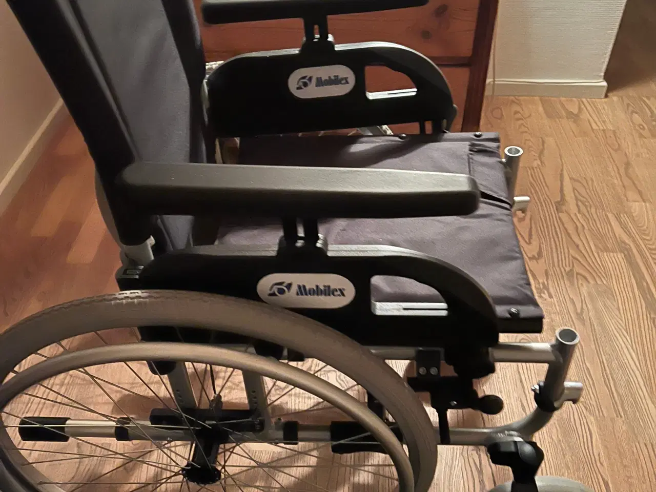Billede 2 - BeloCare kørestol