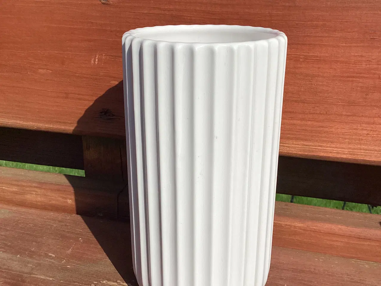 Billede 1 - Lyngby hvid riflet vase