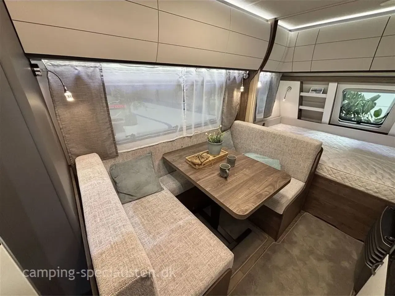 Billede 4 - 2026 - Hobby De Luxe 490 KMF   Hobby De luxe 490 KMF kan snart ses hos Camping-Specialisten.dk