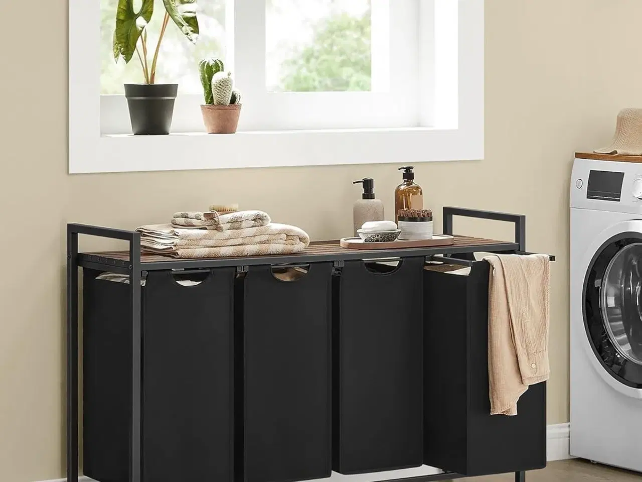 Billede 4 - Vasketøjskurv med 4 rum udtræk og aftagelige poser, sorteringssystem med hylde, metalramme, 4 × 40 l, 116 × 33 × 72 cm, rustik brun/sort