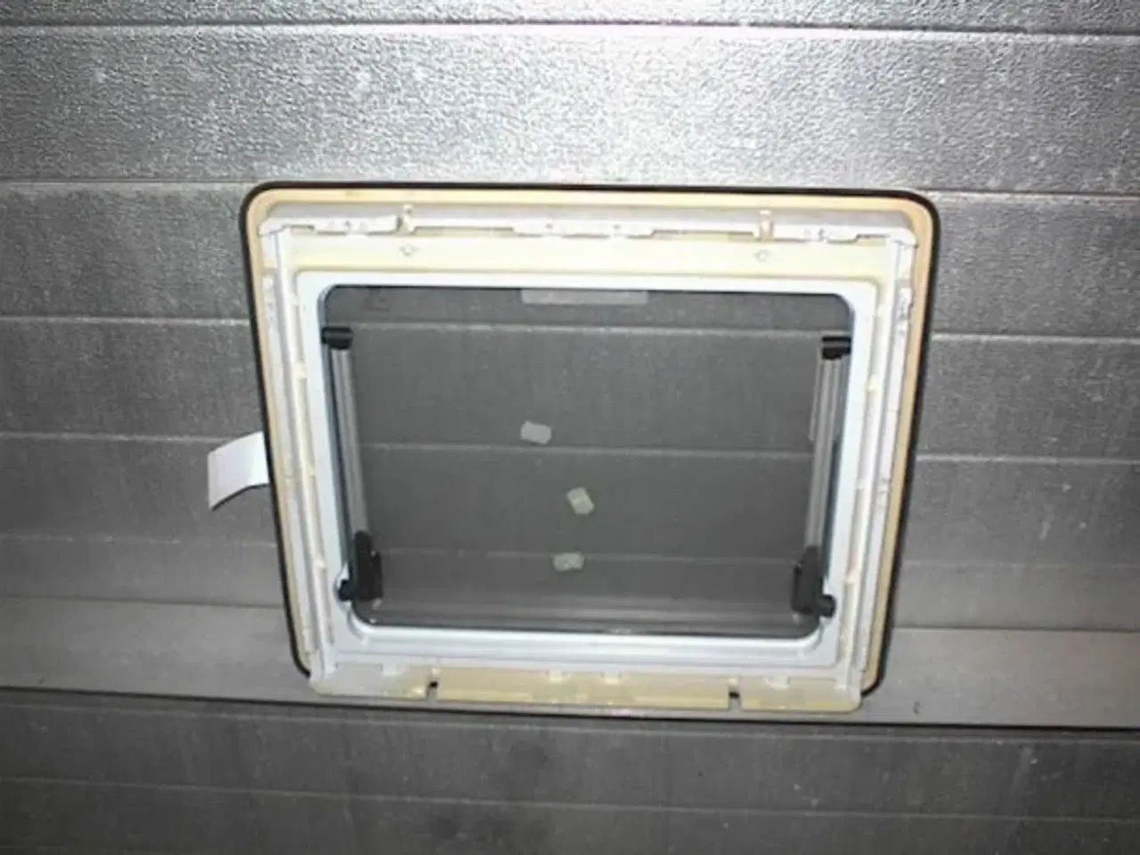 Billede 2 - Rude med karm.