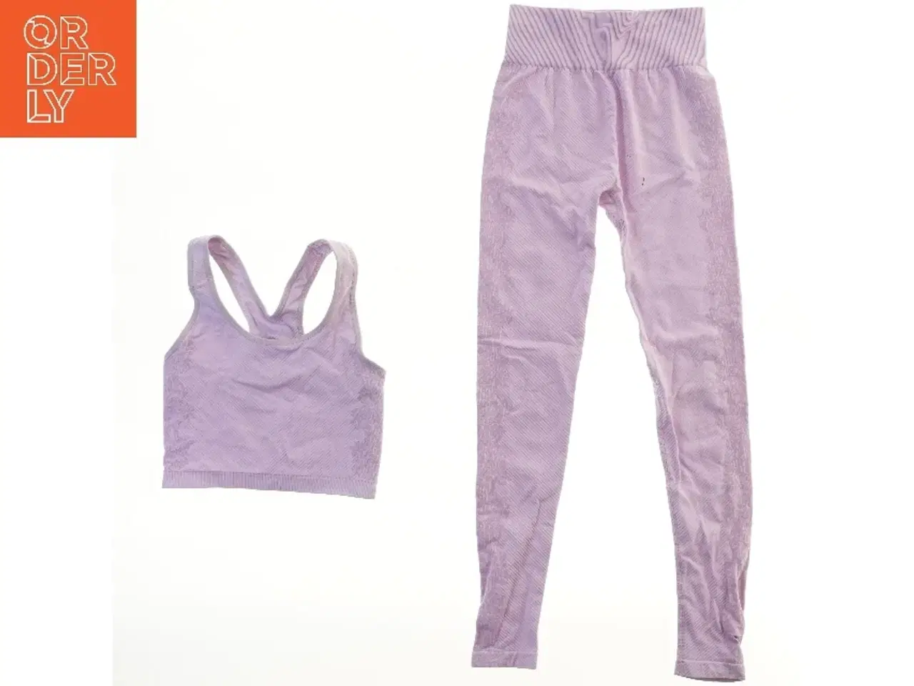Billede 1 - Træningssæt i lys lilla (str. 140)