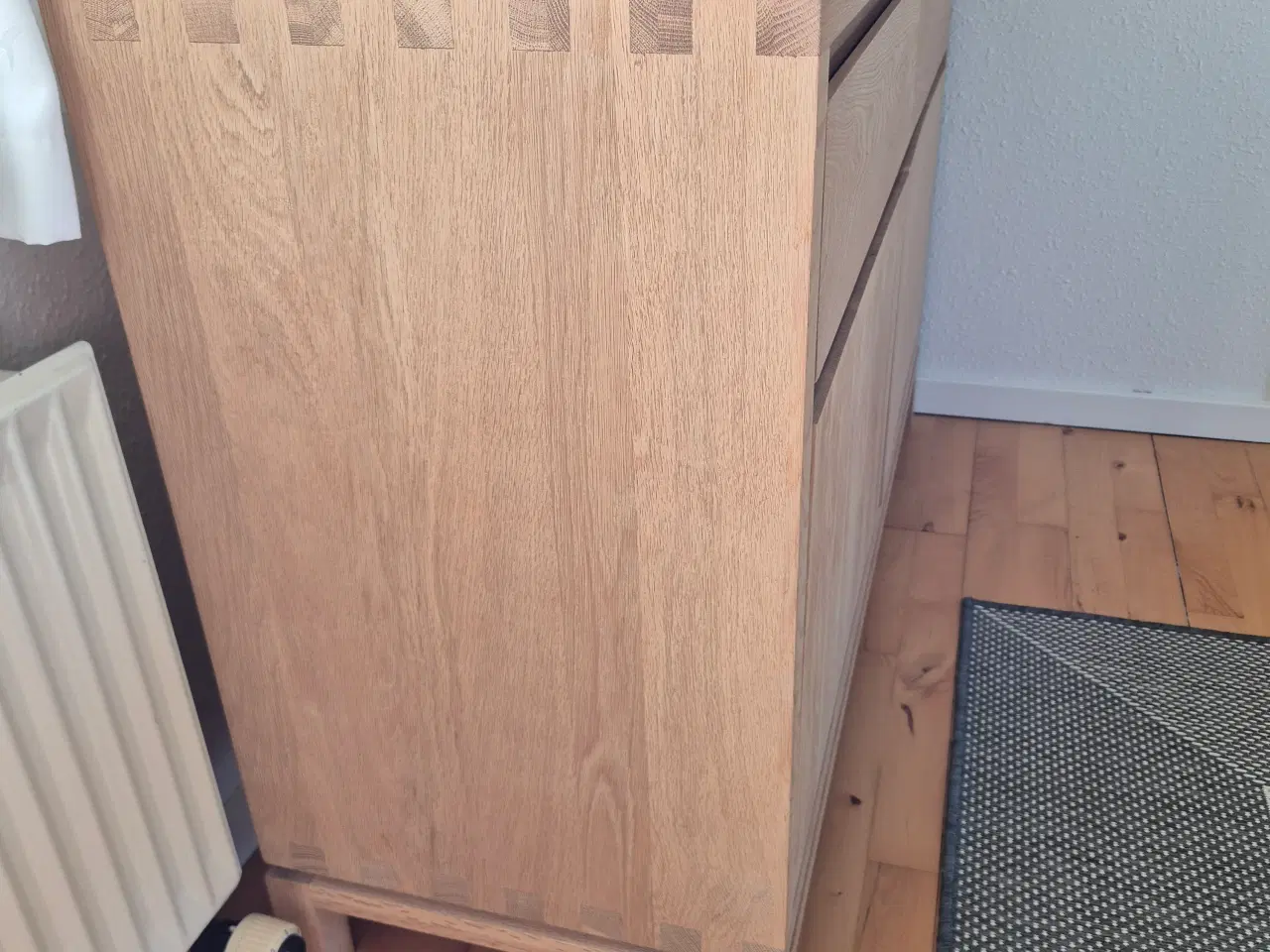 Billede 2 - Skænk i massiv, ubehandlet eg