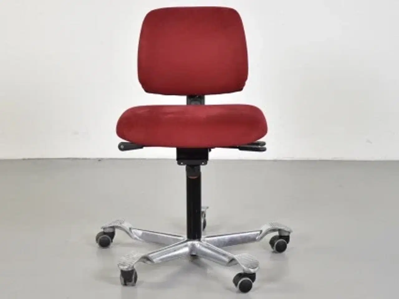 Billede 1 - Häg credo kontorstol med rødt polster og blankt understel