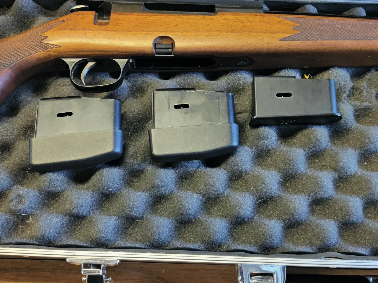 Billede 3 - Tikka m.595 308.winmed dæmper og ekstra magasiner