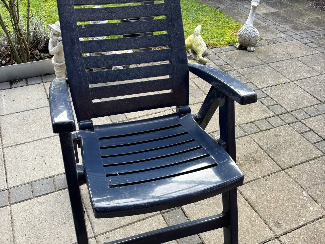 Billede 2 - Stabilt plast havebord 