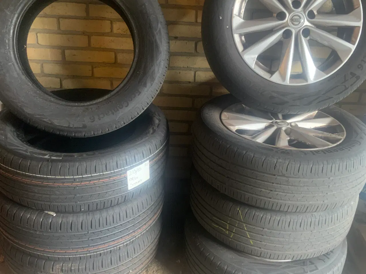 Billede 5 - Dæk og fælge 4 brugte dæk + 4 nye