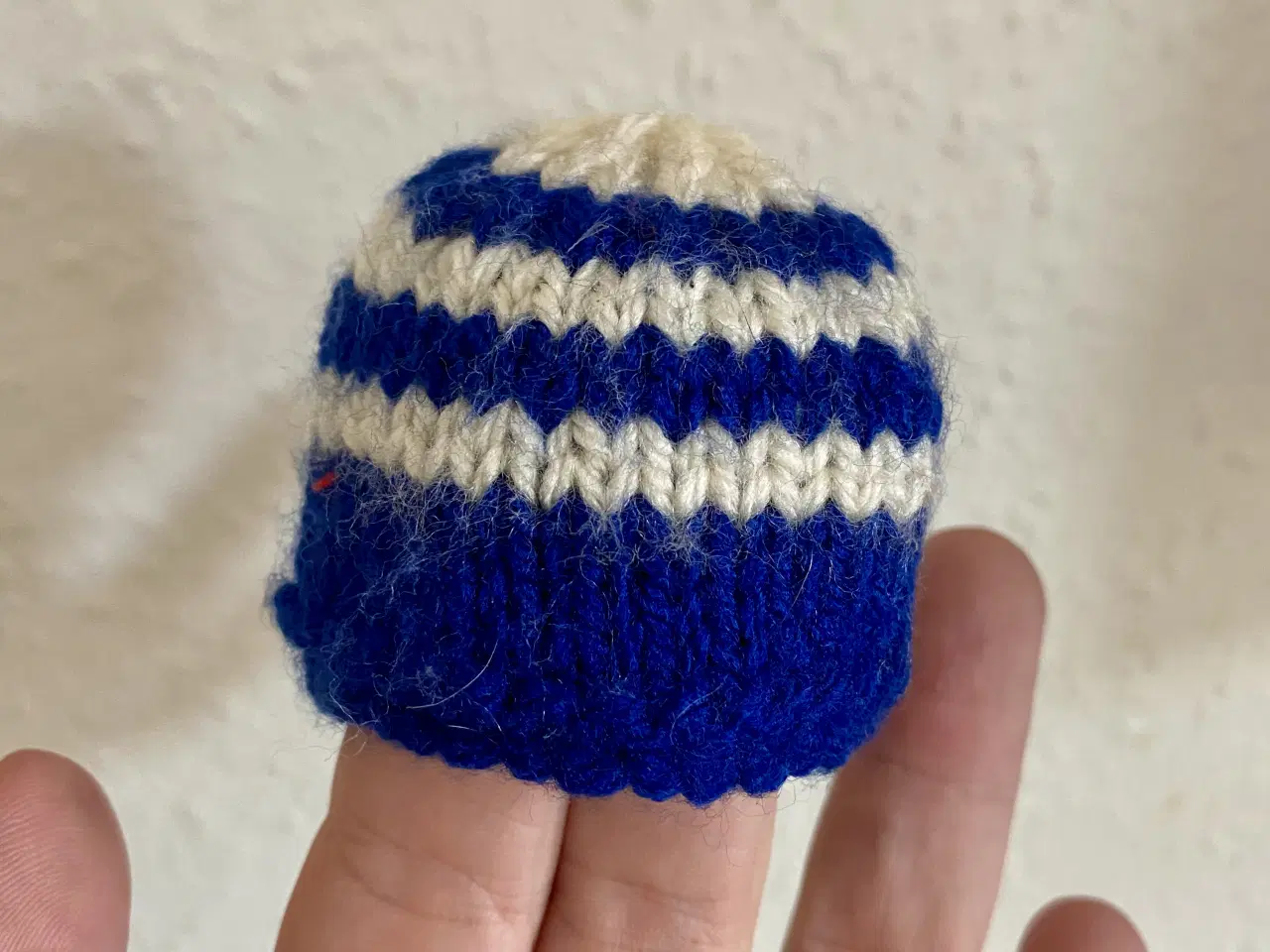 Billede 3 - Hjemmestrikket Barbie hue - 5kr stykket