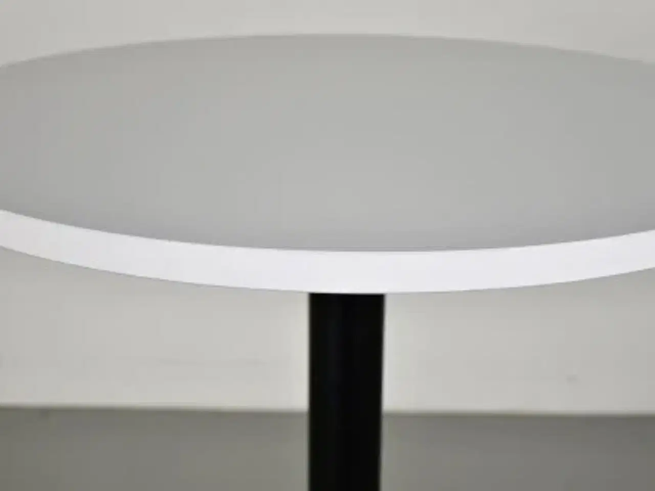 Billede 3 - Højt cafébord med hvid plade på sort fod