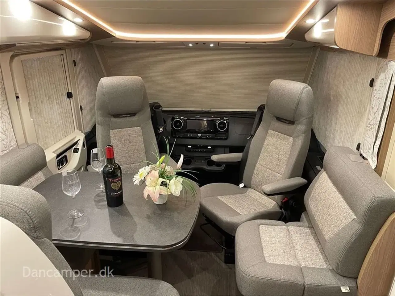 Billede 9 - 2026 - Carthago c-tourer I 145 LE   Design og komfort når det er bedst! MERCEDES 170 Hk, 9-trin aut.gear, adaptiv fartpilot,  4,2/4,5 tons totalvægt