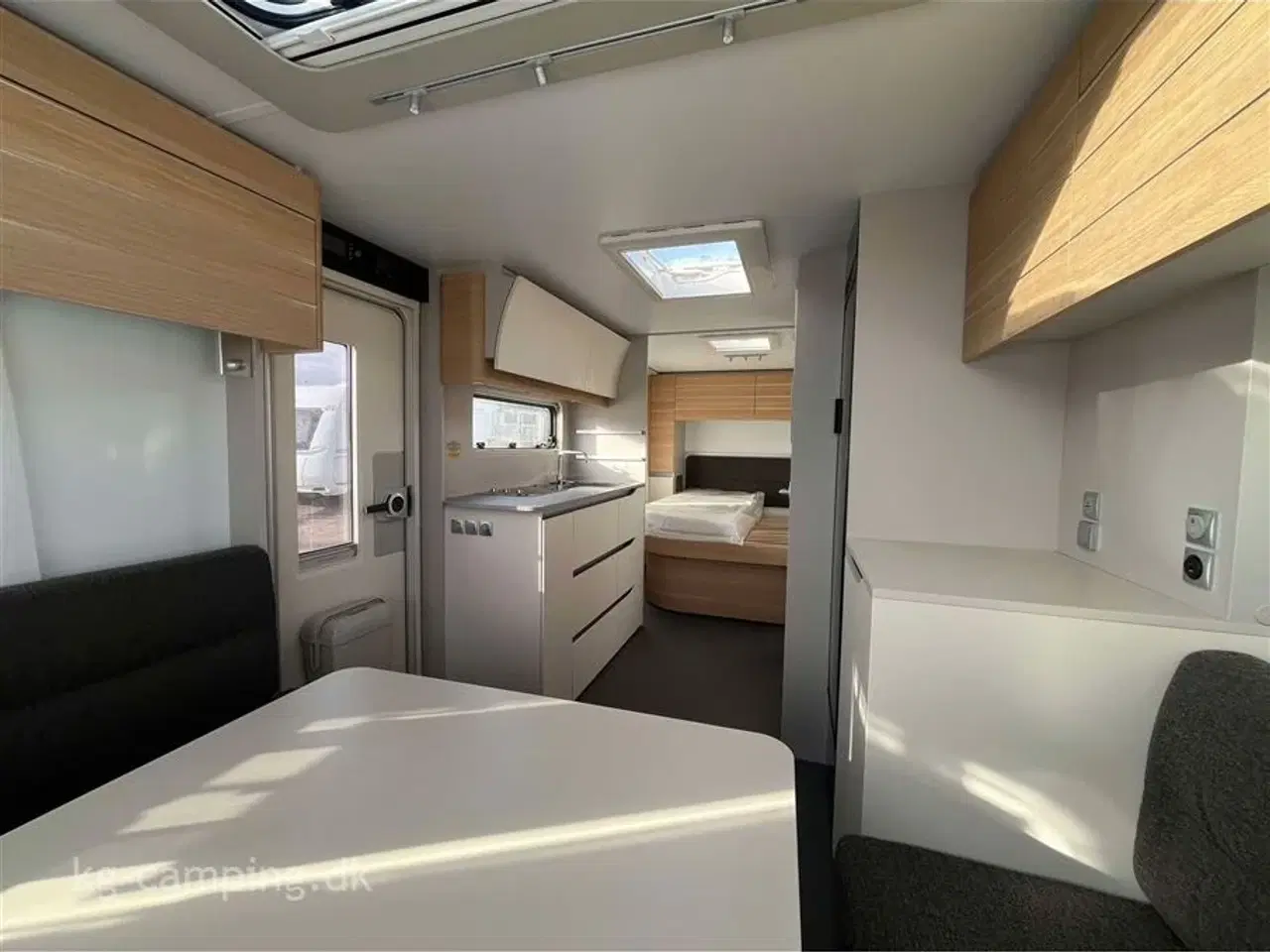 Billede 5 - 2025 - Adria Adora 593 UP Alde Centralvarme   Lækker stor vogn med fritstående dobbelseng og Alde Centralvarme