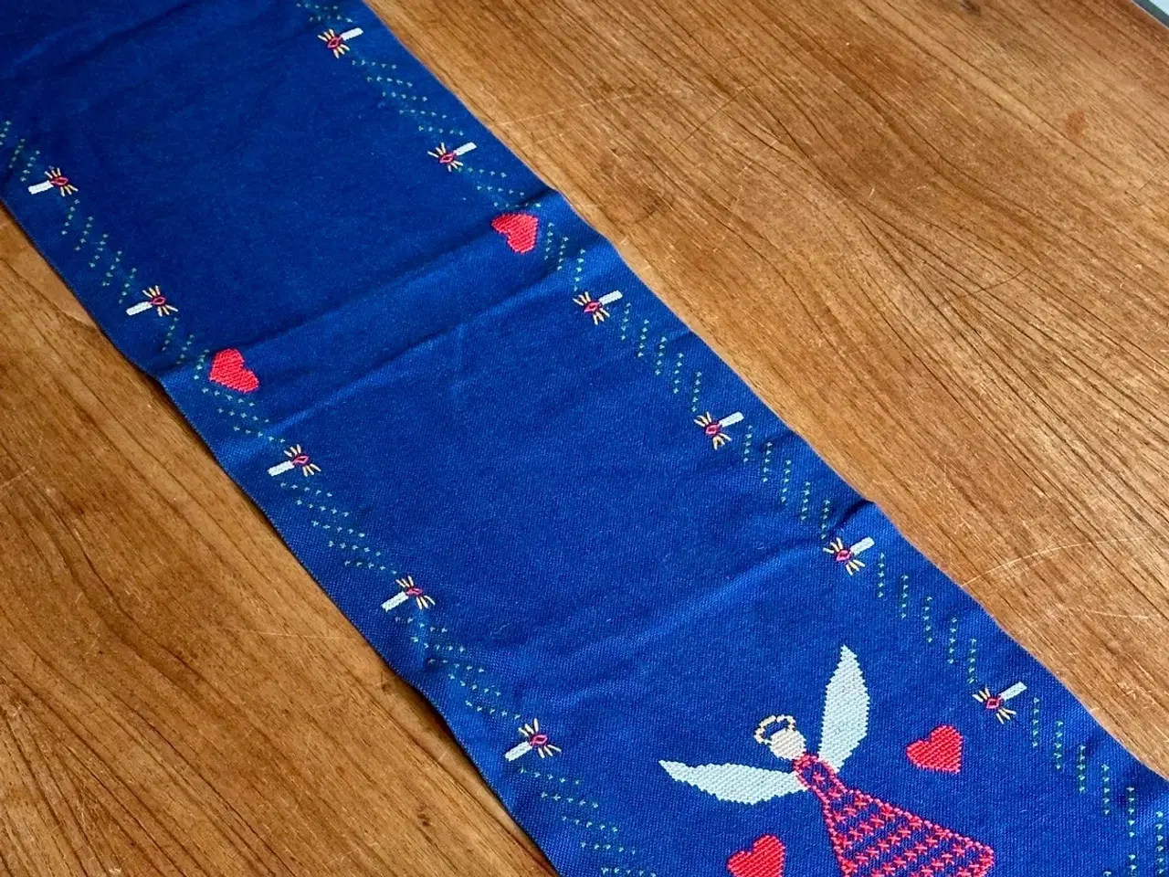 Billede 4 - Bordløber, blå m engle, 127 x 19 cm