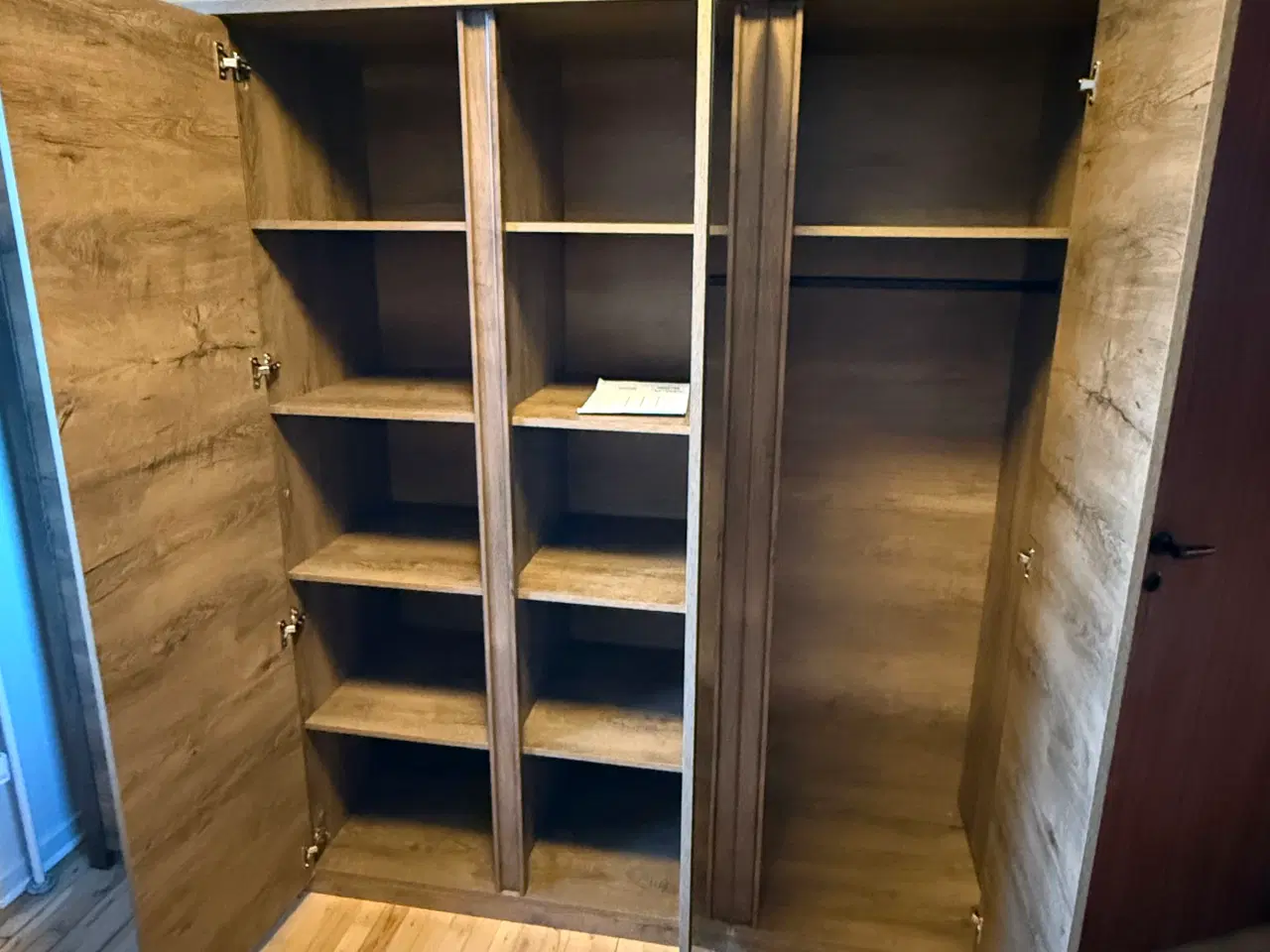 Billede 2 - Lækkert og stort garderobeskab 