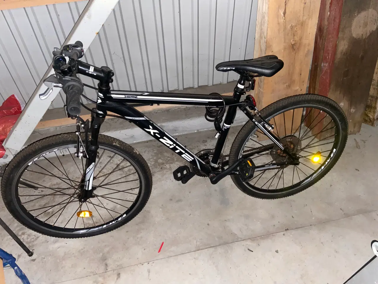 Billede 1 - Mountain bike sort som ny og køreklar