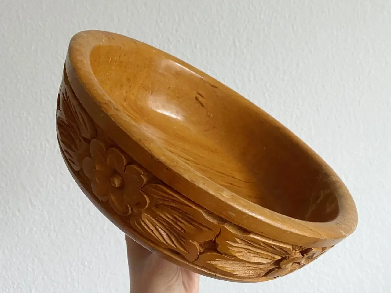 Billede 2 - Træskål m blomsterudskæring