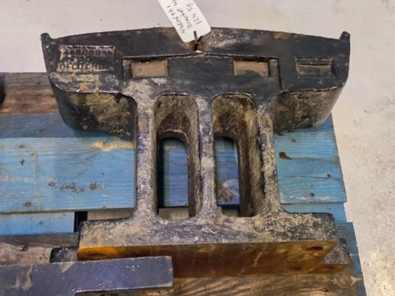 Billede 10 - New Holland T8010 Beslag 446069A1  3Stk