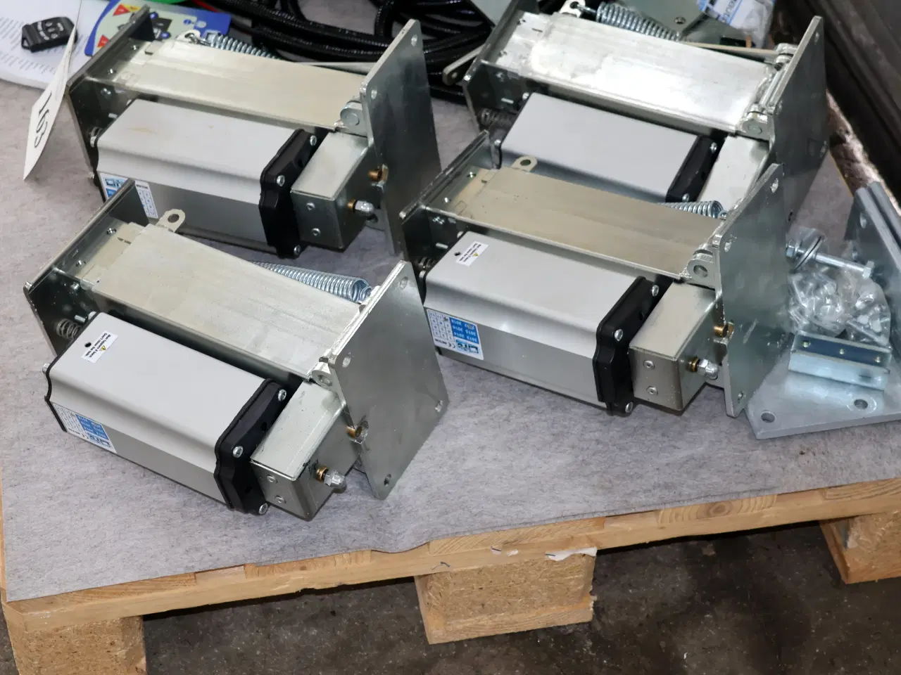 Billede 3 - Linnepe Autolift system, Til niveauregulering.