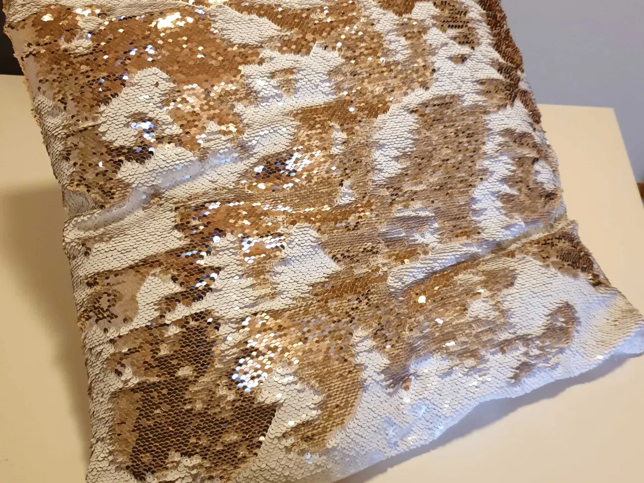 Billede 1 - Pude med pailletter