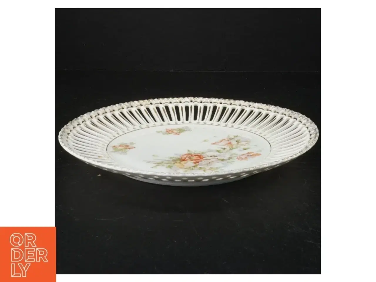 Billede 3 - Gennembrudt porcelænsfad med blomstermotiv (str. 24 cm)