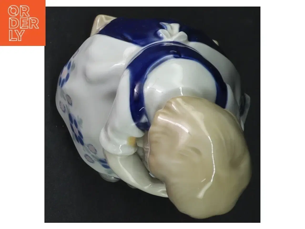Billede 5 - Porcelænsfigur af pige (str. 21 cm)