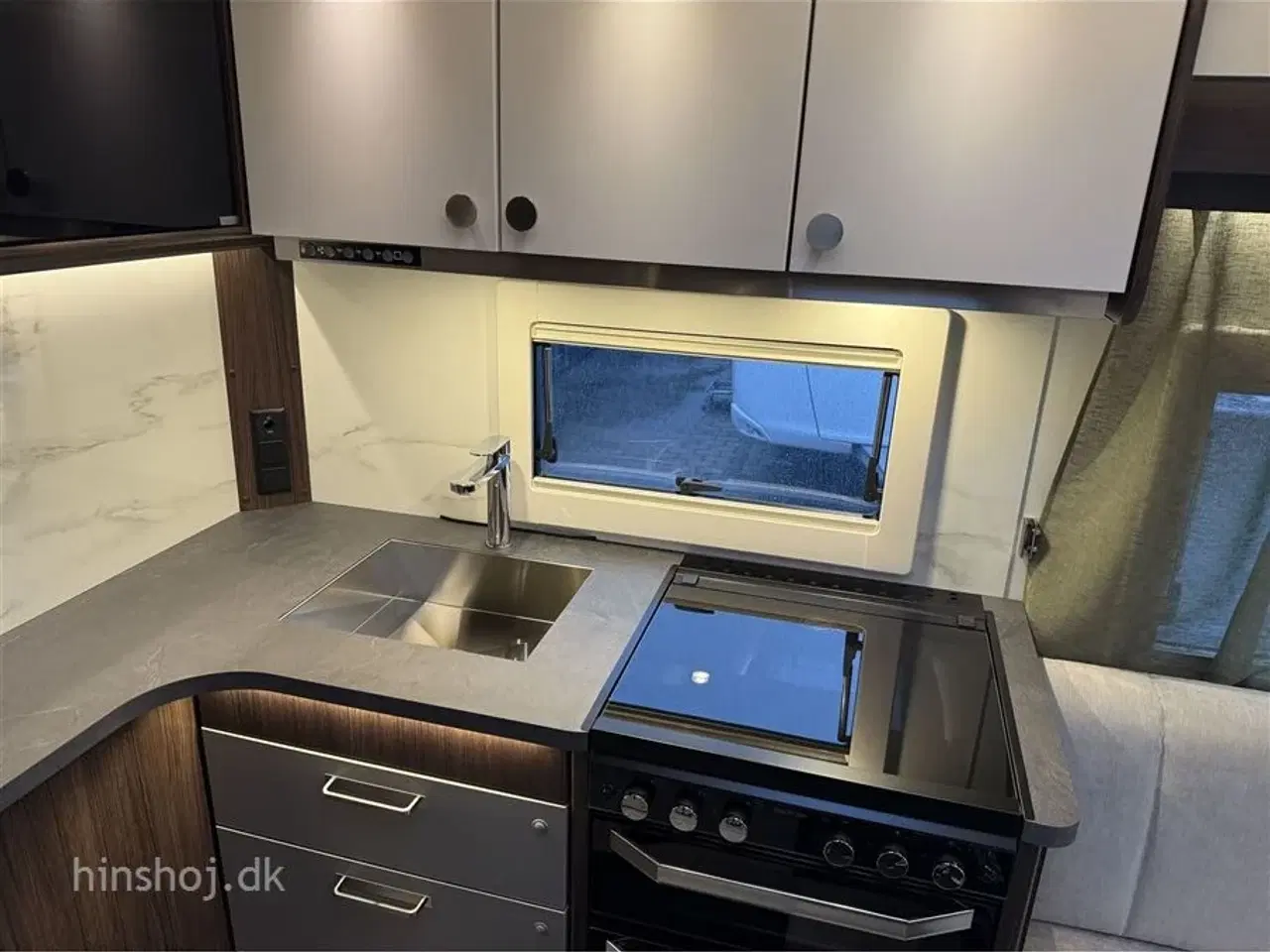 Billede 16 - 2026 - Polar Blueline 590 BS    Polar med enklesenge og stort toiletrum fra Hinshøj Caravan