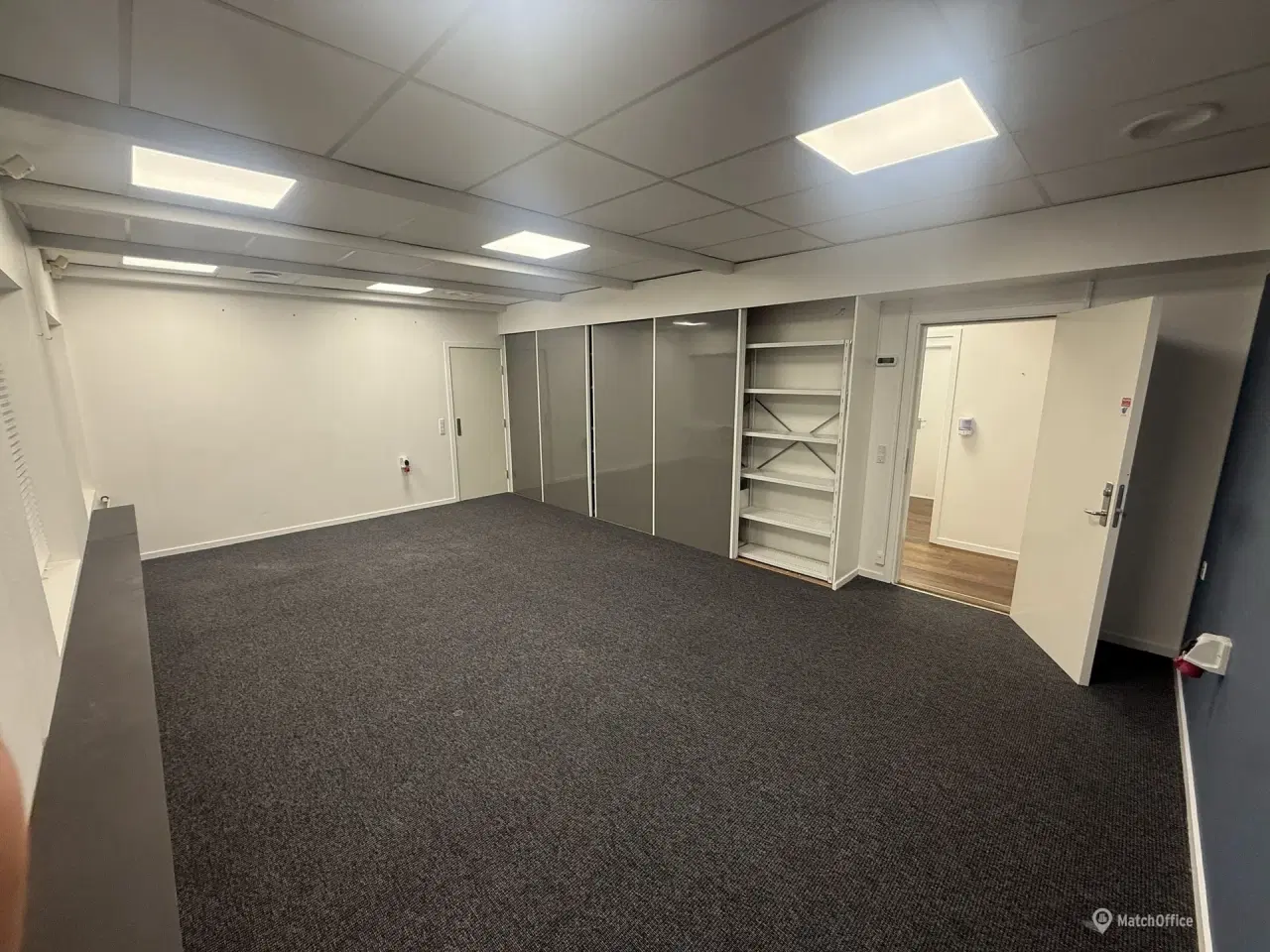 Billede 9 - Rummeligt kontor