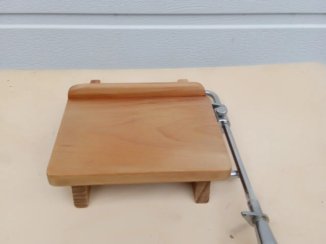 Billede 1 - Vintage osteskærer i teaktræ, størrelse 15 x 15 cm