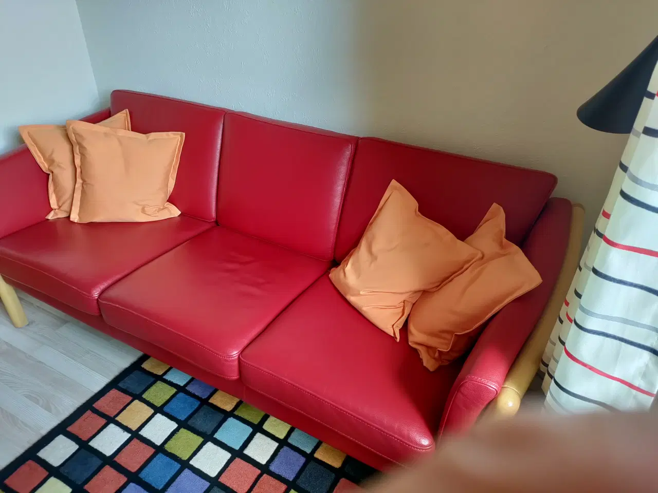 Billede 2 - Rød Lædersofa meget lidt brugt fremstår som ny