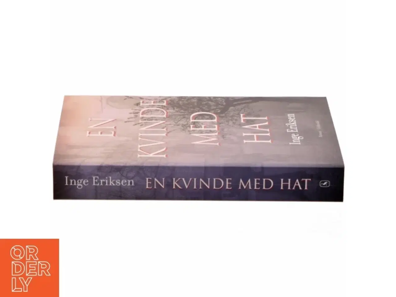Billede 2 - En kvinde med hat : roman (Klassesæt) af Inge Eriksen (f. 1935) (Bog)