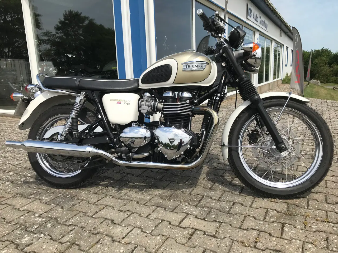 Billede 1 - Triumph Bonneville 900  classic-bike.dk