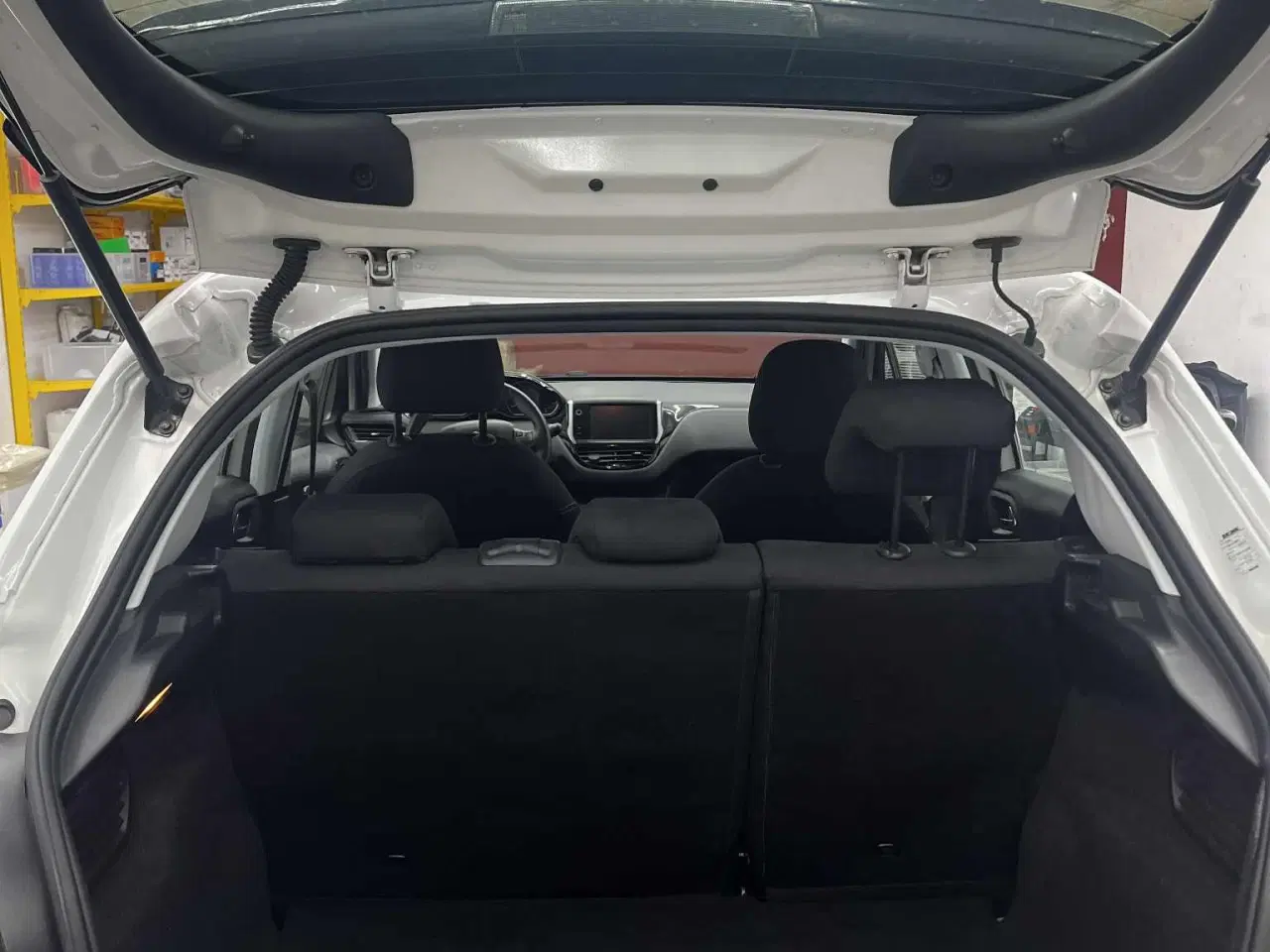 Billede 6 - Velholdt Peugeot 208 1,2 Benzin