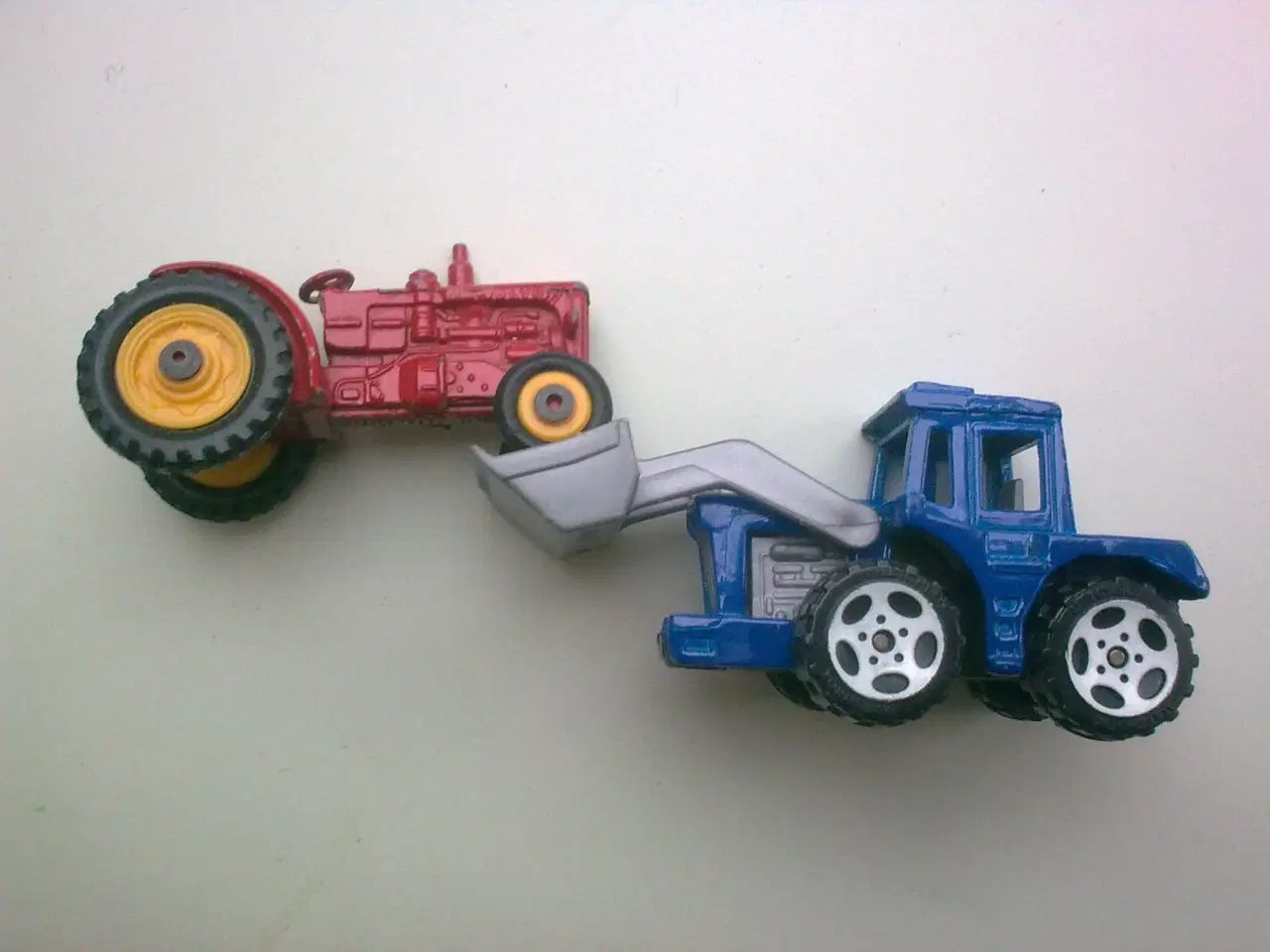 Billede 3 - Traktor ny og gammel sammen