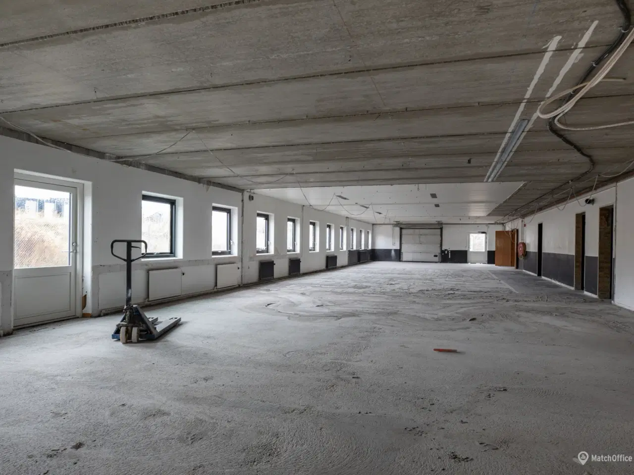 Billede 7 - Stor og renoveret domicilejendom med lager og kontor.