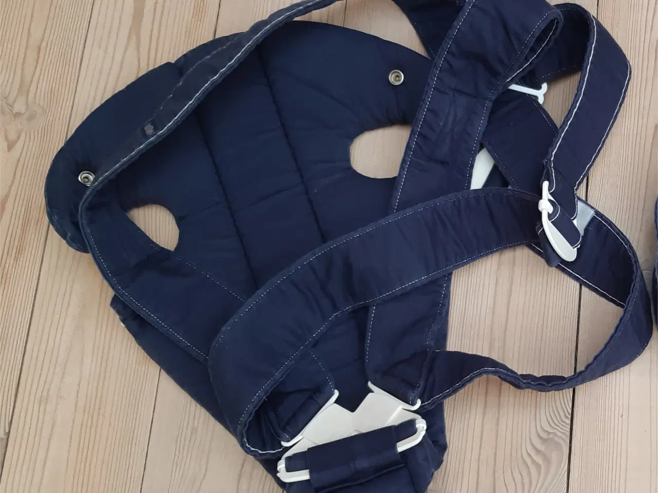 Billede 3 - Sengerand, babynest og BabyBjørn bæresele