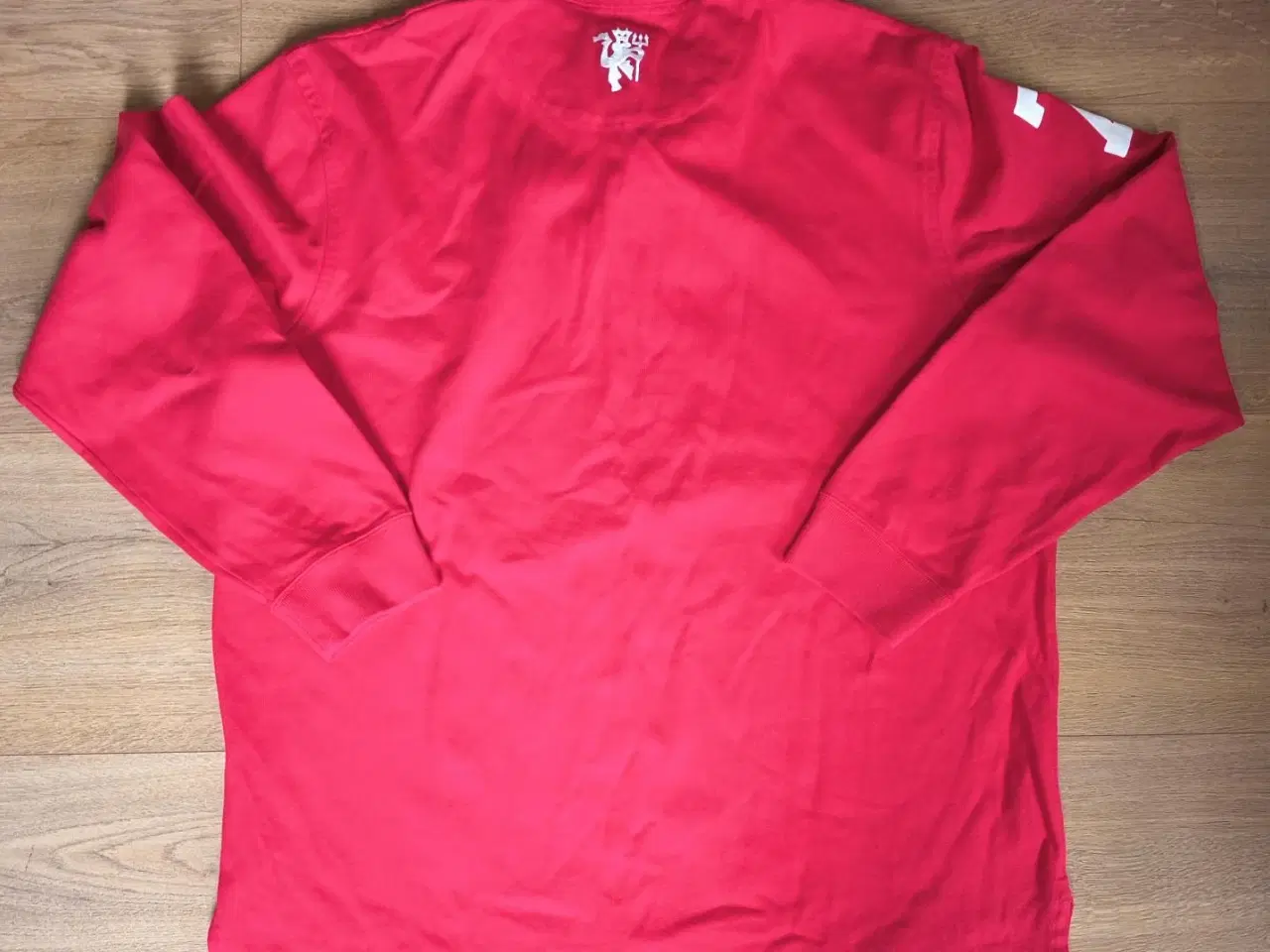 Billede 4 - MAN U DAVID BECKHAM POLOSWEAT, XXL OG 2 BØGER