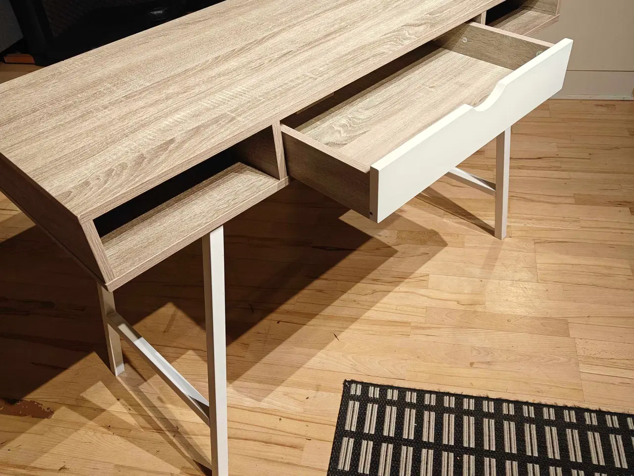 Billede 2 - Skrivebord/arbejdsbord 