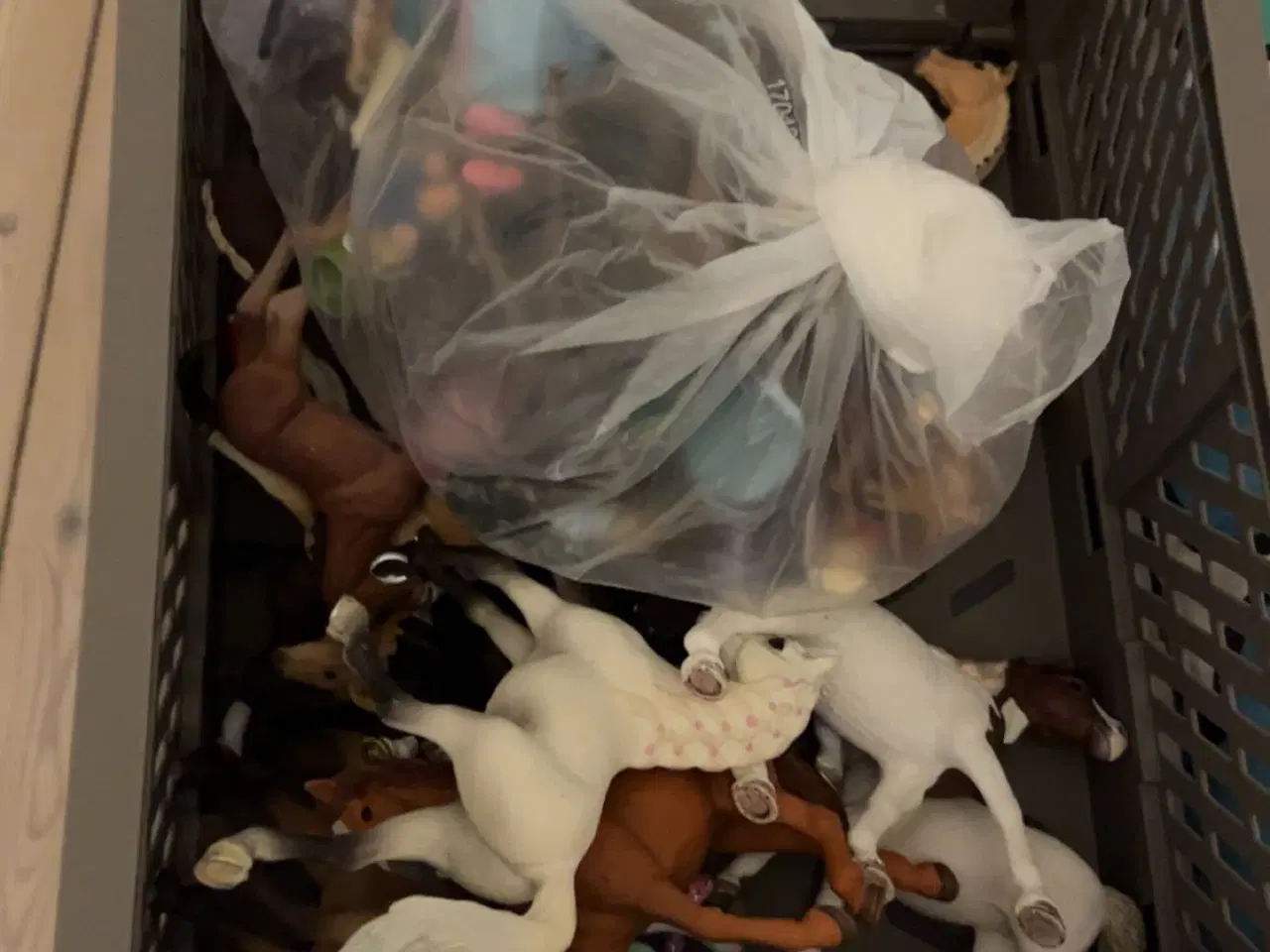 Billede 4 - Schleich hestestald med masser af tilbehør