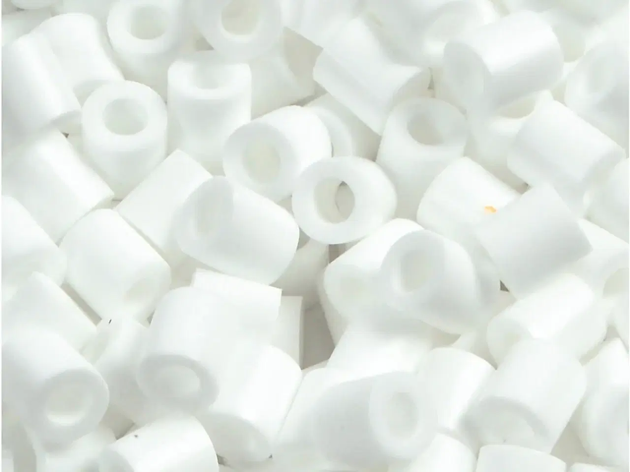 Billede 1 - Hvide Rørperler 5x5 mm - 1100 stk. til Kreative Projekter