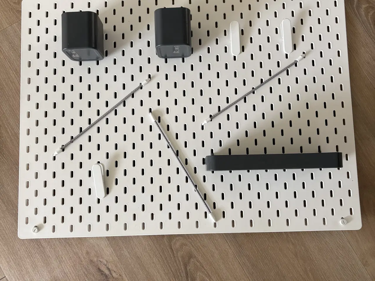 Billede 1 - Ikea Skådis opslagstavle inkl tilbehør