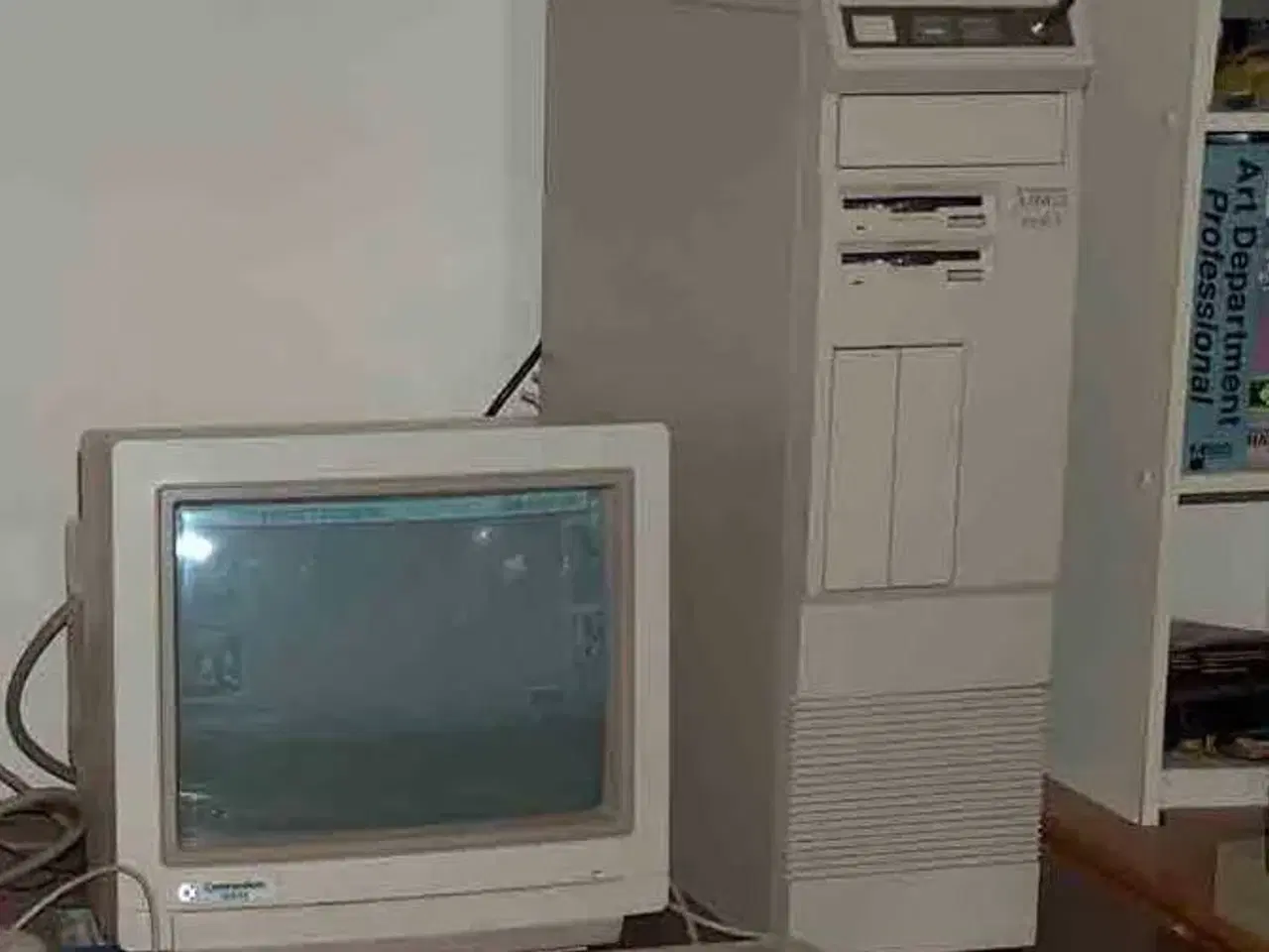 Billede 4 - KÖBES Amiga 2000 & 3000T (Commodore)