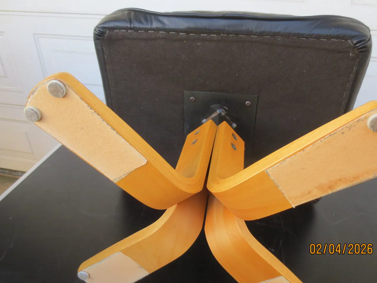 Billede 5 - 1 stk Fodskammel med sort læder 